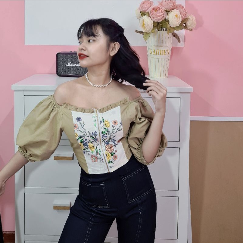 Áo croptop saturn nâu sữa vintage retro cổ điển trễ vai ngochancutie