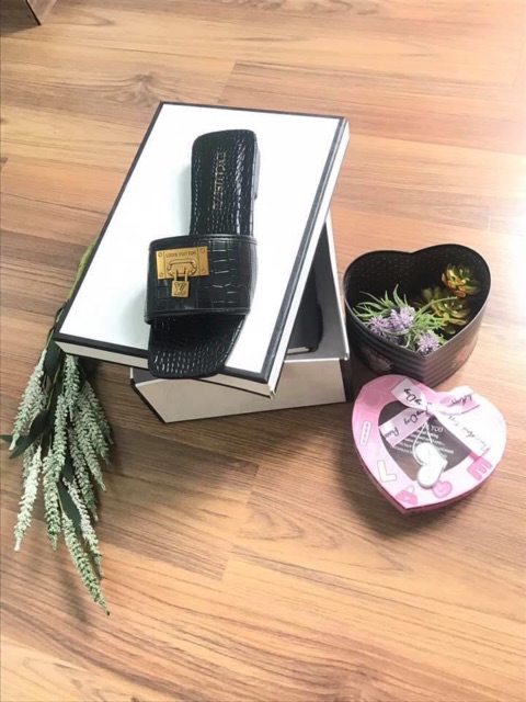 Dép thời trang da rắn