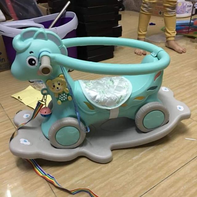 Ngựa bập bênh  có nhạc cho bé