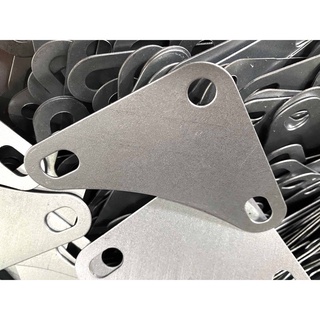 Ke góc lắp đặt kệ sắt v lỗ