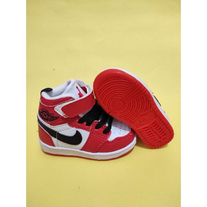 Giày Thể Thao Nike Air Jordan Kiểu Dáng Năng Động Cho Bé