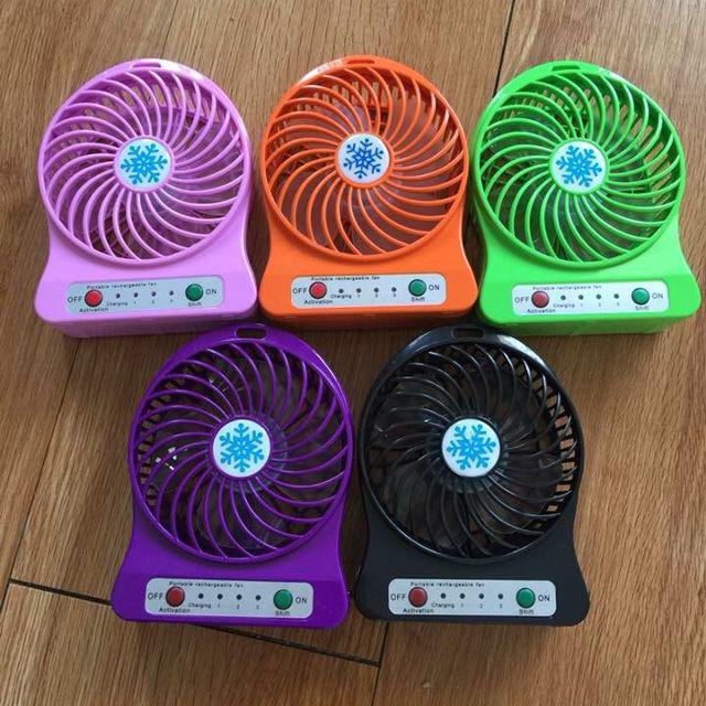 Quạt mini 3 tốc độ cực mát kèm pin sạc(Giao Màu Ngẫu Nhiên) ( hàng sẵn )