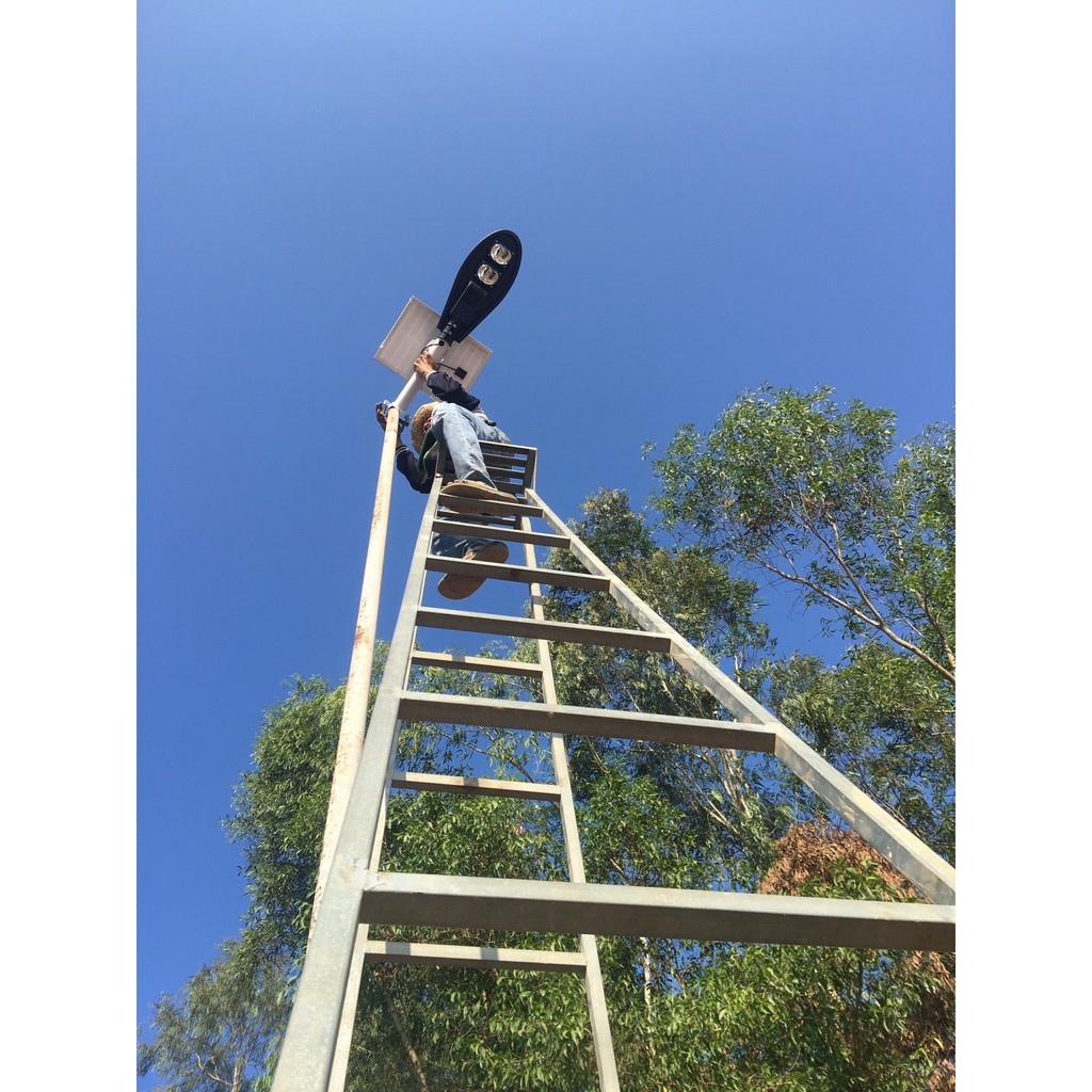 100W ĐÈN ĐƯỜNG LÁ NĂNG LƯỢNG MẶT TRỜI , NHÔM ĐÚC NGUYÊN KHỐI , CHỐNG NƯỚC SIÊU SÁNG ABM Solar