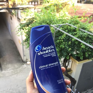 Ai bị nấm đầu , ngứa đầu , gàu nhiều gội head thuốc ( xanh ) của Mỹ vài lần là hết luôn . Hàng quá nổi tiếng khẳng định