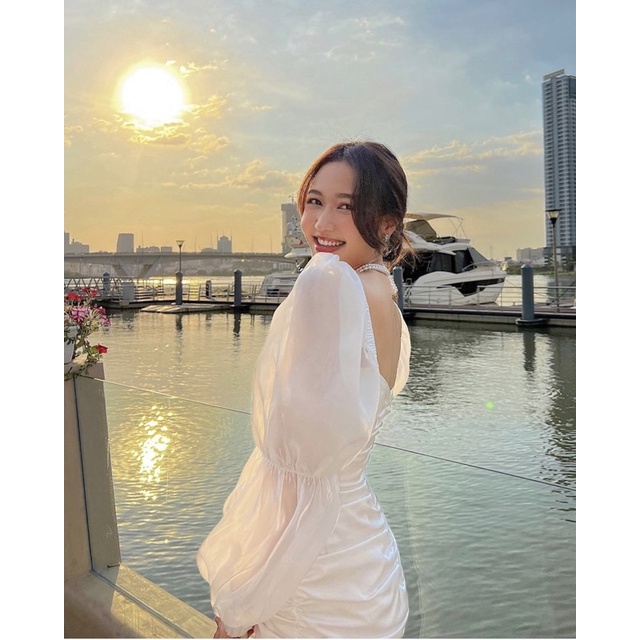 ĐẦM BODY TRẮNG CUT OUT NGỰC NHÚN TAY KHÚC PHỒNG