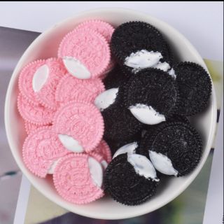 Charm Bánh Oreo Hồng Và Đen