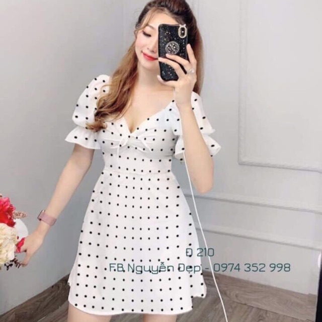 Đầm xoè chấm bi V-neck tay phồng