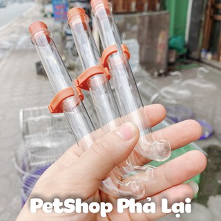 Cóng thủy tinh đựng nước