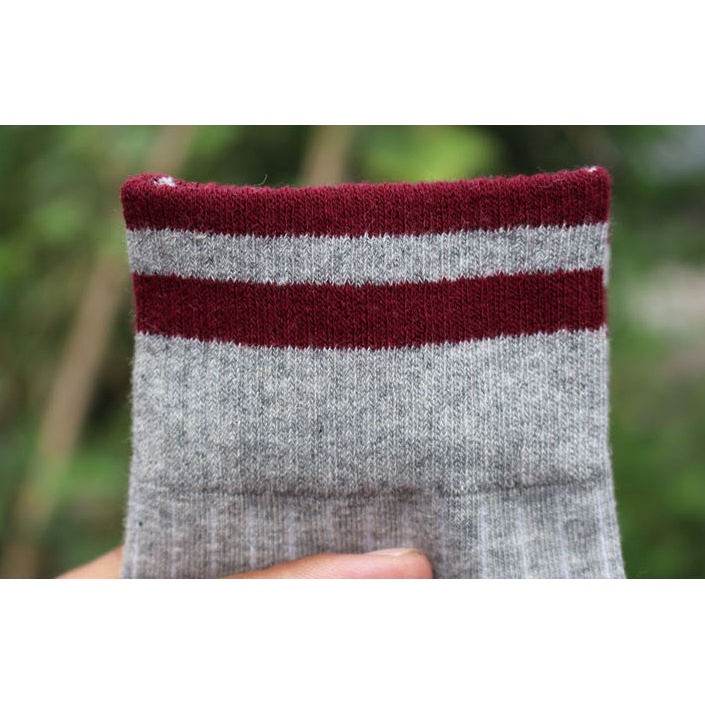 Vớ cotton mặt cười bên trong phong cách thể thao, trẻ trung, năng động.