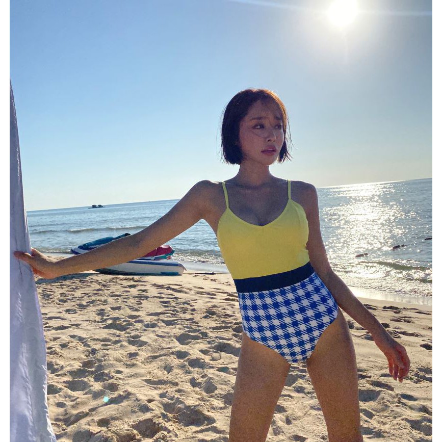 Mẫu mới 2020 Bikini Hàn Quốc 1 mảnh sexy gợi cảm tôn dáng, màu vàng chanh làm sáng da độc lạ cao cấp | BigBuy360 - bigbuy360.vn