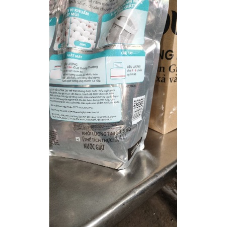 Nước giặt Ariel 3.5kg.