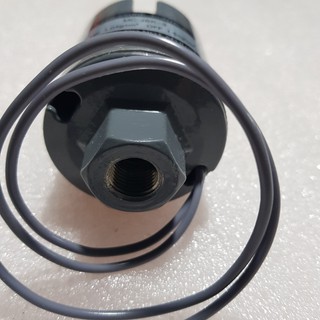 Rơ le máy bơm tăng áp ren 14mm( ren to)