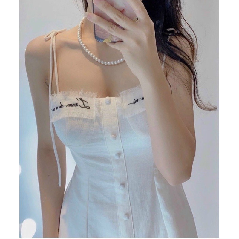 ĐẦM TRẮNG TƯA NGỰC NÚT BỌC THÊU CHỮ | BigBuy360 - bigbuy360.vn