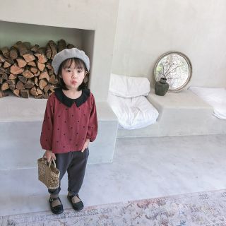 Sơ mi chấm bi cổ sen bé gái