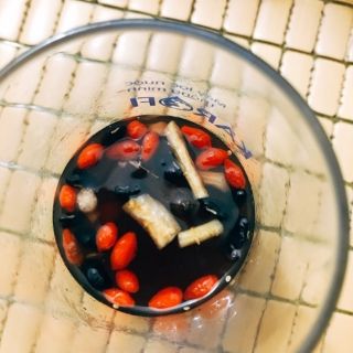 Trà thảo mộc lạc lạc