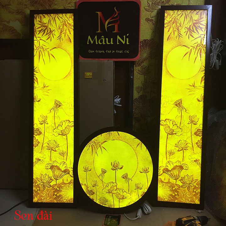 Tranh trúc chỉ in MÂU NI 198, Combo Sen đài: 2 vách 30x120cm + đèn tròn 50cm