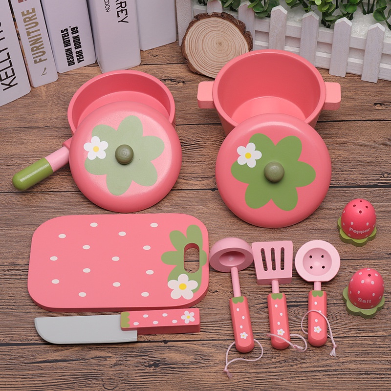 Bộ đồ chơi nhà bếp nấu ăn nồi chảo gỗ họa tiết dâu tây mother garden FUDAER