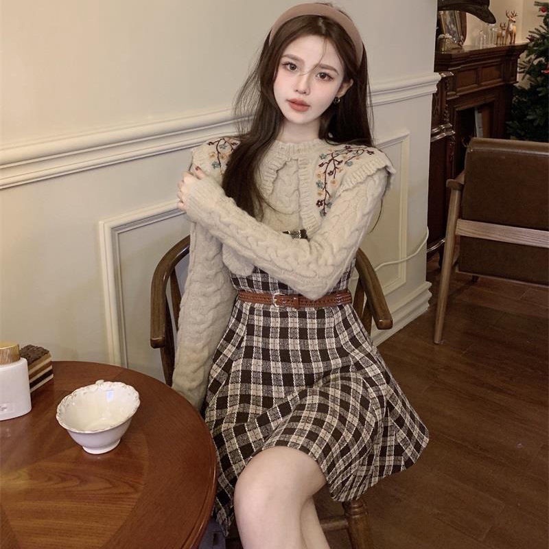 【F&amp;X】 Bộ áo sweater + đầm hai dây thắt lưng cổ điển mẫu mới vui nhộn mùa thu đông 2022 cho nữ