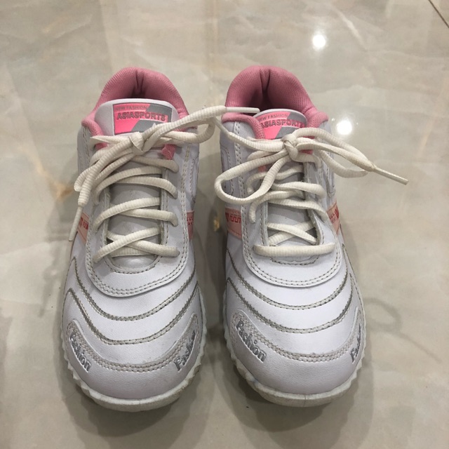 Thanh lý giày thê thao