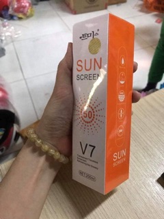 Xịt chống nắng v7
