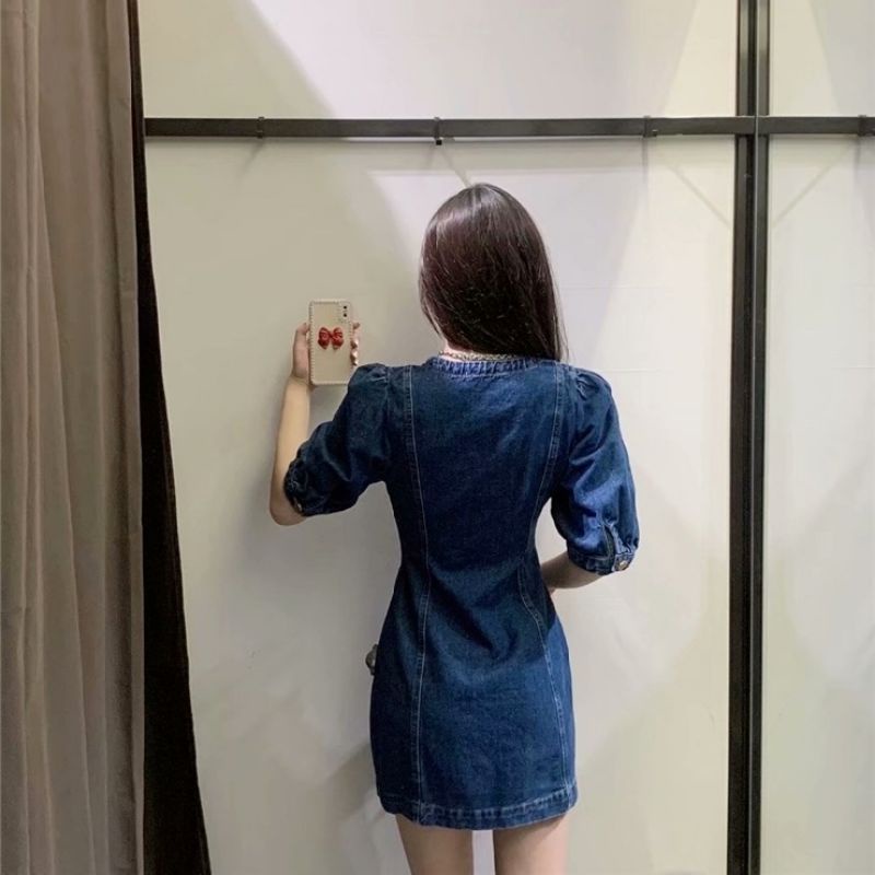 Váy jean ngắn vai bồng cổ V ZR