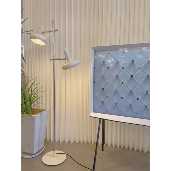 Đèn sàn vintage Bauhaus trắng hai chao đèn phong cách Bắc Âu