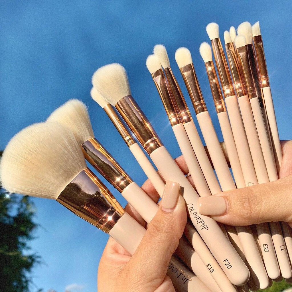 Colourpop - Cọ Phấn Má Hồng F21 Colourpop Ultimate Brush Roll F21