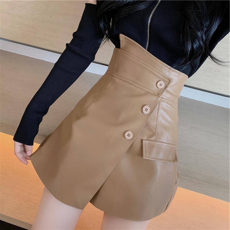 Chân váy da chéo nhiều khuy lệch cá tính