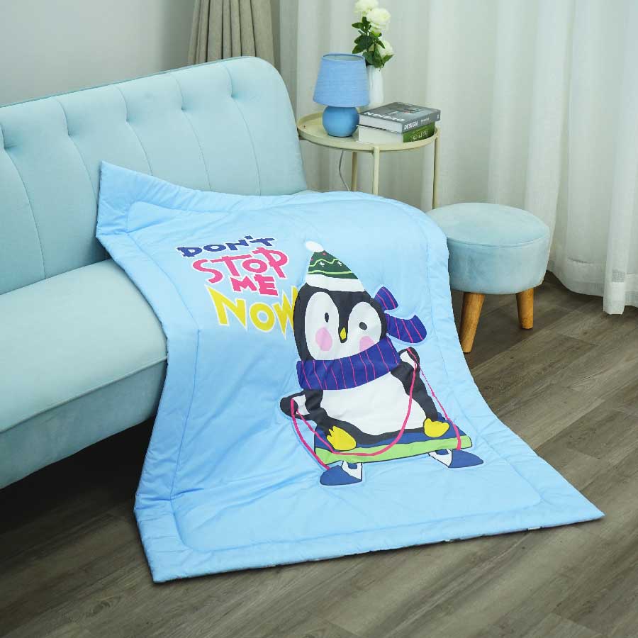 Bộ tấm trải nệm ngủ trẻ em Kbedding By Everon chất vải cotton hình chim cánh cụt Pingu an toàn cho bé