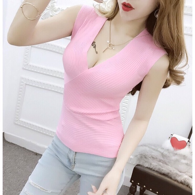Áo len sát nách cổ V