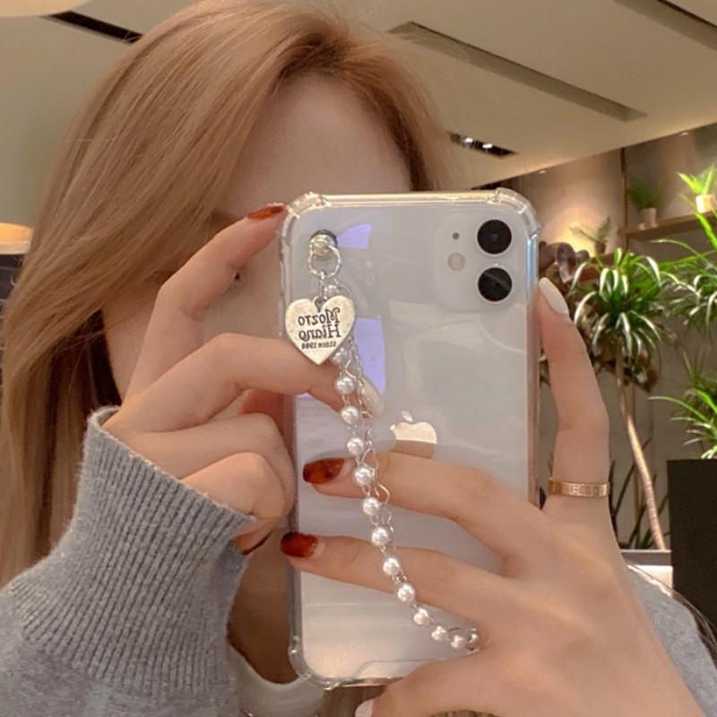 Ốp điện thoại có dây đeo chuỗi ngọc trai phối mặt hình trái tim đơn giản dành cho Iphone x 8plus xr 11 12