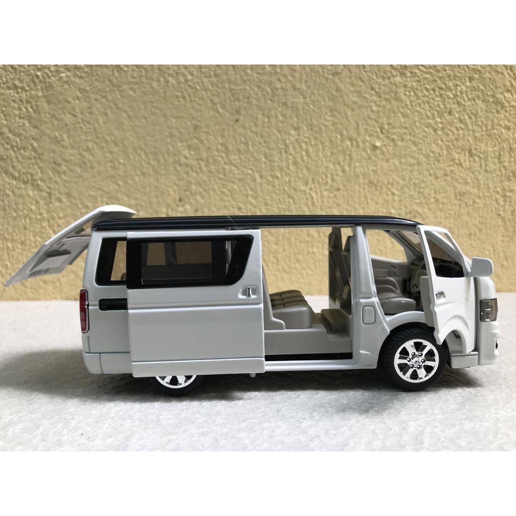 Mô hình xe Kim loại TOYOTA HIACE 1:32