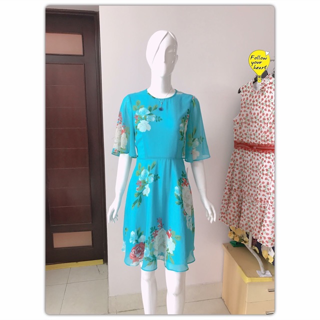 Đầm 2 lớp chất vải thun co dãn diện đi tiệc cực sang form siêu đẹp ạ. FORM MIDI DÀI QUA GÓI Shop có 1 chiếc màu đỏ đô s