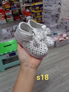Giày bé gái đồng giá 120k