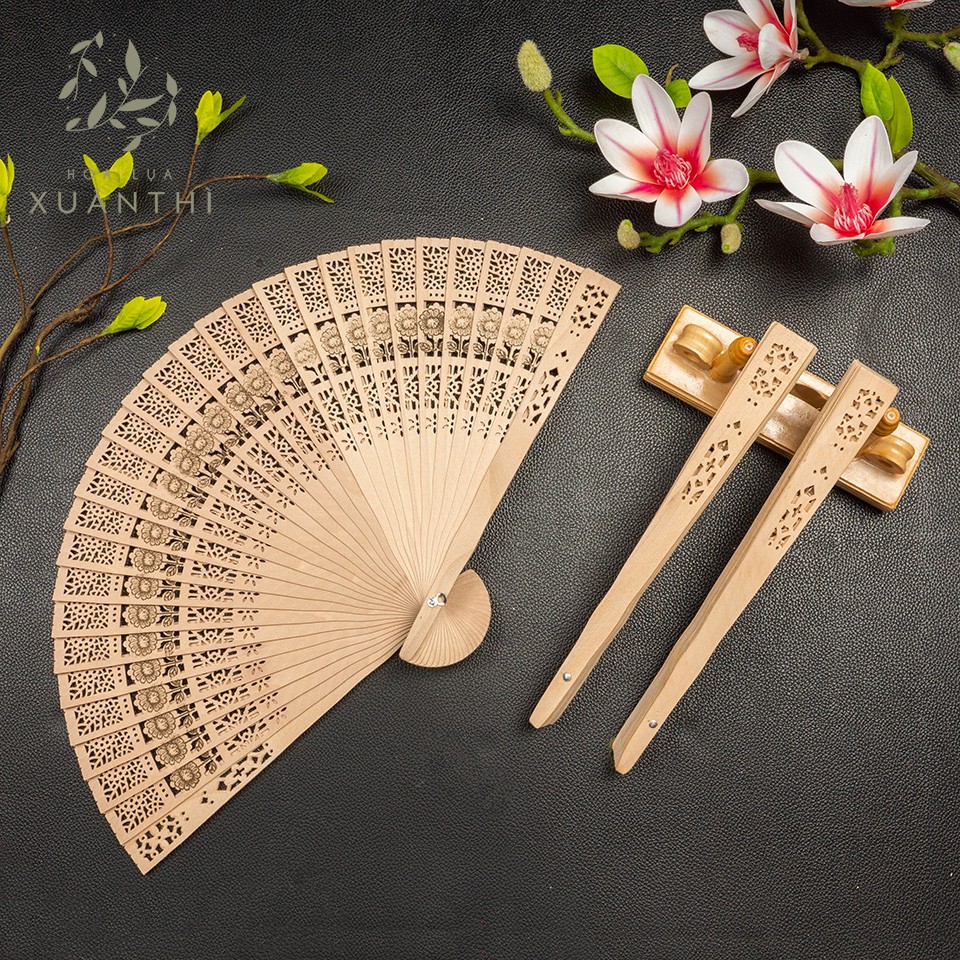 Quạt xếp cầm tay kiểu cổ điển trung hoa múa cổ trang - Quạt trầm dẻ bằng gỗ thơm - Hoa Lụa Xuân Thì - Q10
