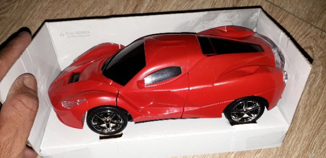 Xe mô hình chạy PIN bằng nhựa biến thành Robot có nhạc và đèn Led tặng kèm PIN