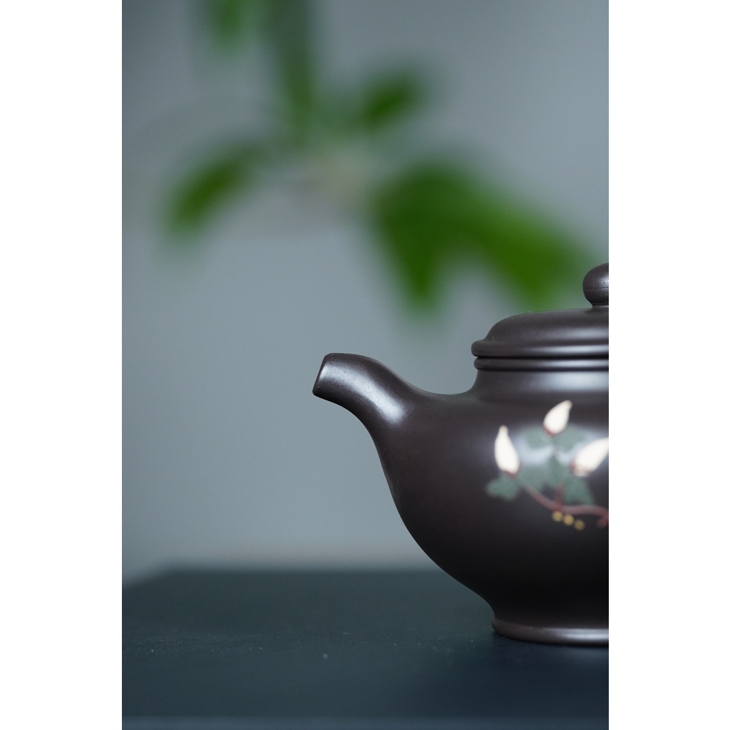 Ấm Tử Sa Nghi Hưng Chuyết Chỉ Mộc Lan 240 ml (Hắc Nê)