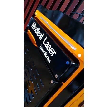 Máy Laser Chục Khuỷu Medical chuyên xoá xăm xoá nám tàn nhang và trẻ hoá da