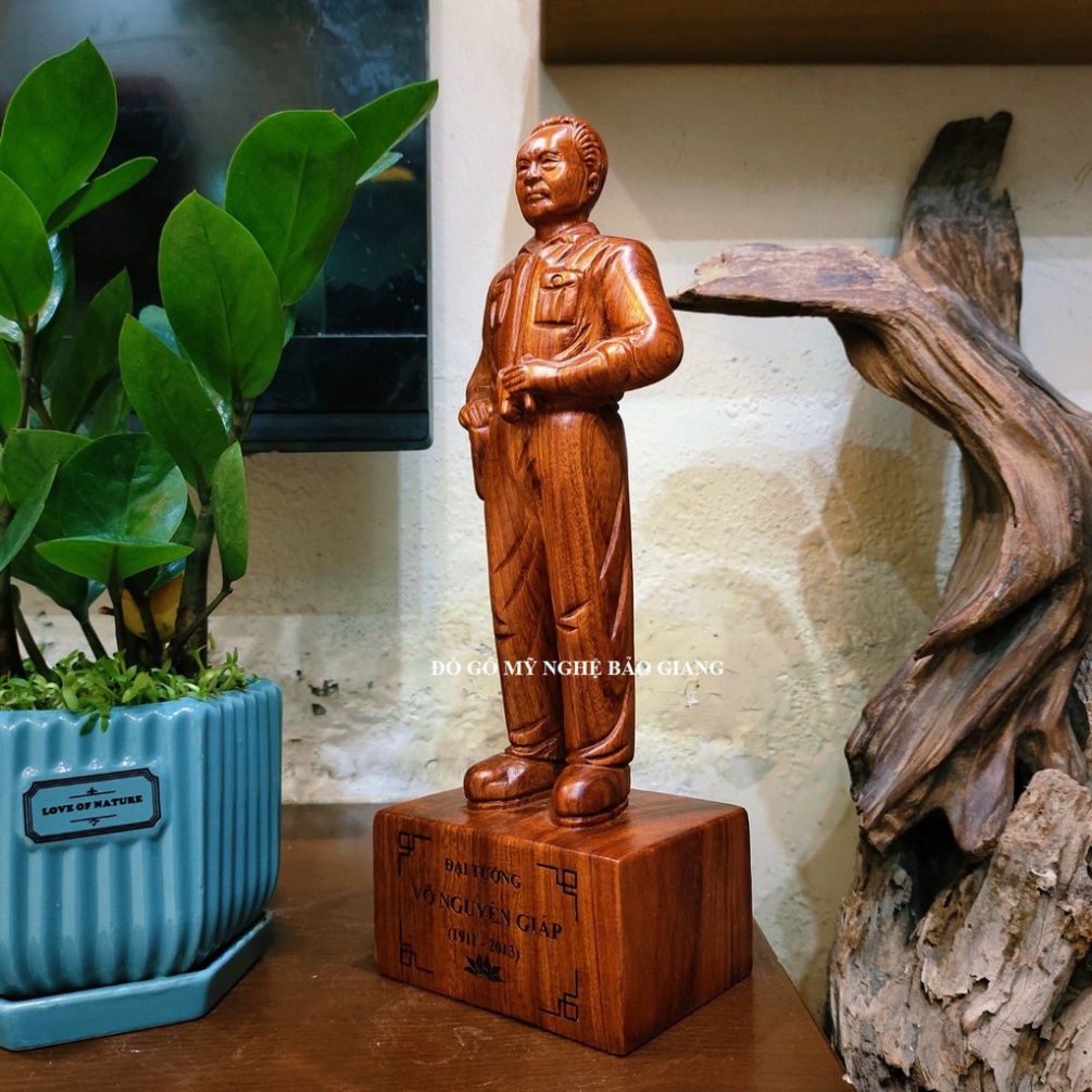 Tượng bác Giáp gỗ hương cao 30 cm