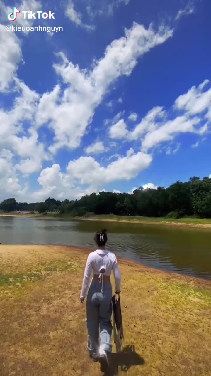 Áo Croptop Cổ V Tay Dài, Dáng Ôm Freesize 53kg, Chất Thun Gân Co Giản, Hàng Chuẩn Đẹp | BigBuy360 - bigbuy360.vn