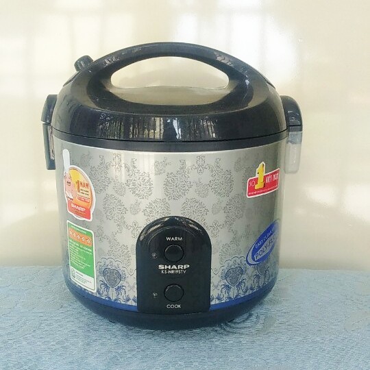 Nồi cơm điện Sharp 1.8 lít KS-NR191STV. Hàng trưng bày 98 99%