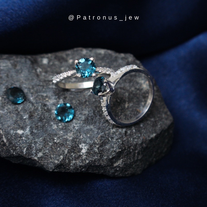 Nhẫn Topaz London Viền Đá NTLVD22A Patronus