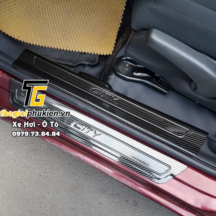 Ốp bậc cửa, nẹp bước chân cacbon xe Honda City 2015- 2020, 2021 - vân Carbon cao cấp (tặng kèm keo 3M)
