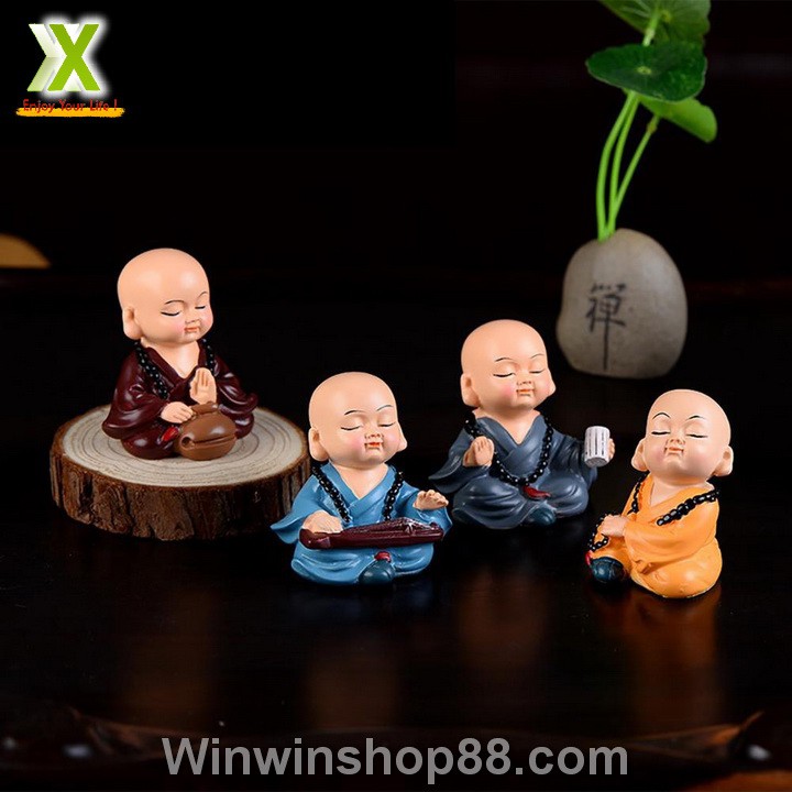 Bộ 4 tượng chú tiểu mini tụng kinh gõ mõ, trang trí bàn làm việc taplo ô tô - Winz.vn