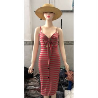 Đầm body hai dây cột nơ ngực nút giữa