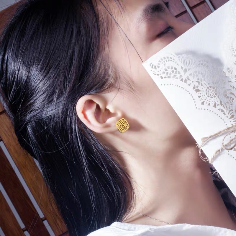 Dây Chuyền Ngắn Mặt Vuông Rỗng Màu Sáng Phong Cách Hàn Quốc Sang Trọng