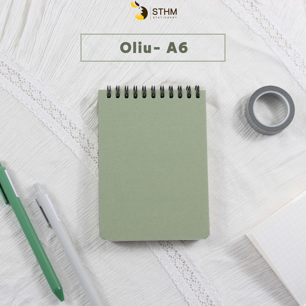 - OLIU - A6 - Sổ bìa trơn 1mm - Ruột kem 100gsm - Gáy phía trên