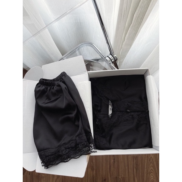 Bộ mặc nhà hai dây lụa satin phối ren kiểu sexy