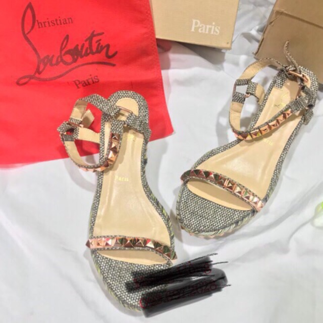 Giày xuồng louboutin