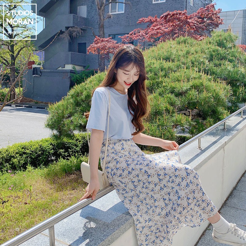 Chân váy midi dáng dài hoa nhí MORAN màu xanh trắng vintage điệu đà Hàn Quốc mùa hè | BigBuy360 - bigbuy360.vn